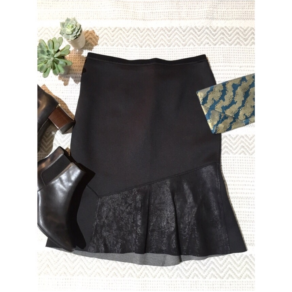 NWT ELIE TAHARI black Scuba Suede Trumpet Skirt